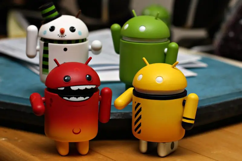 Little android figurines