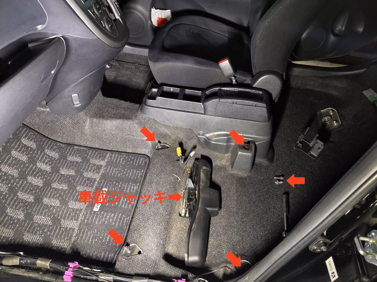 古い車の近代化改修 低グレード車をフロアの静音施工で超高級車並みの静けさに 18