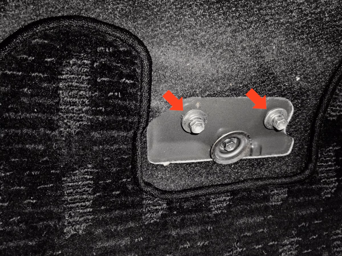 古い車の近代化改修 低グレード車をフロアの静音施工で超高級車並みの静けさに 9