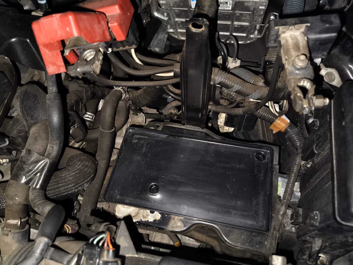 古い車の原状回復 国産車用最新バッテリー GS YUASA ECO.R Revolution (緑) に交換 16