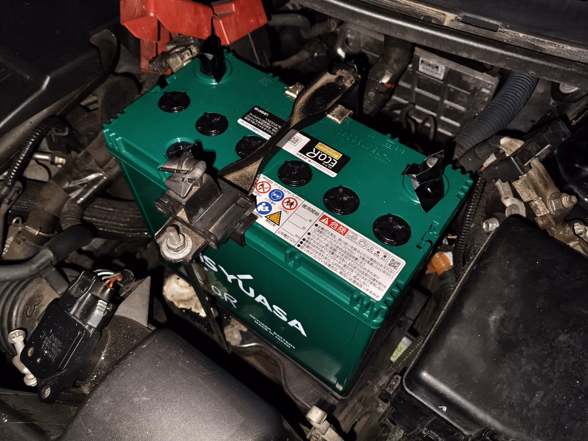 古い車の原状回復 国産車用最新バッテリー GS YUASA ECO.R Revolution (緑) に交換 20