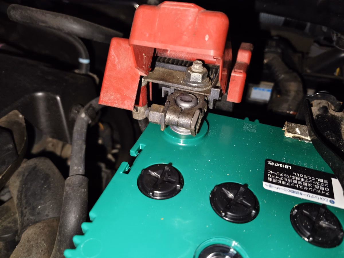 古い車の原状回復 国産車用最新バッテリー GS YUASA ECO.R Revolution (緑) に交換 21