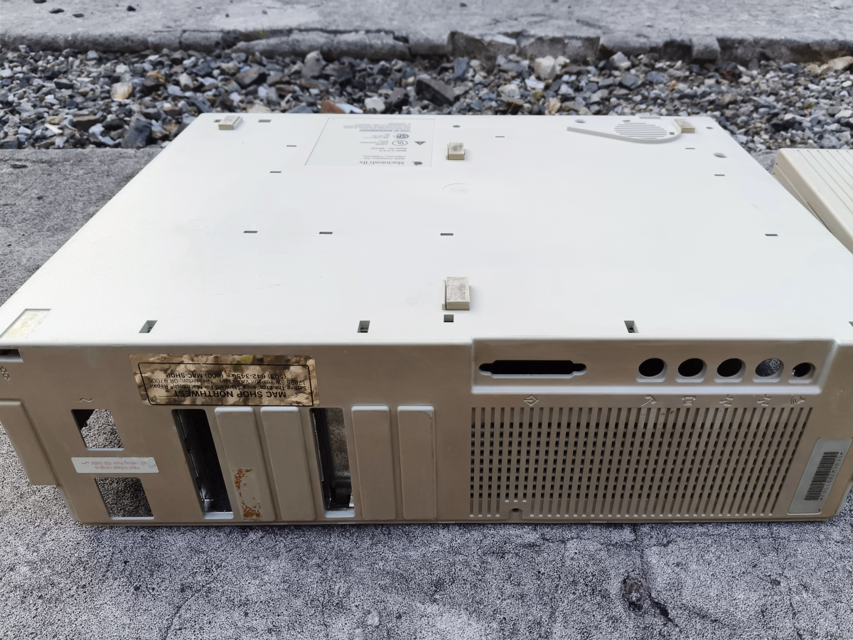令和に蘇る昭和のMacintosh II ケースのレトロブライト 16