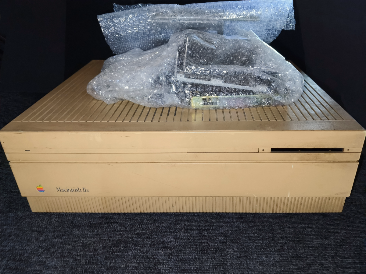 令和に蘇る昭和のMacintosh II ケースのレトロブライト 3