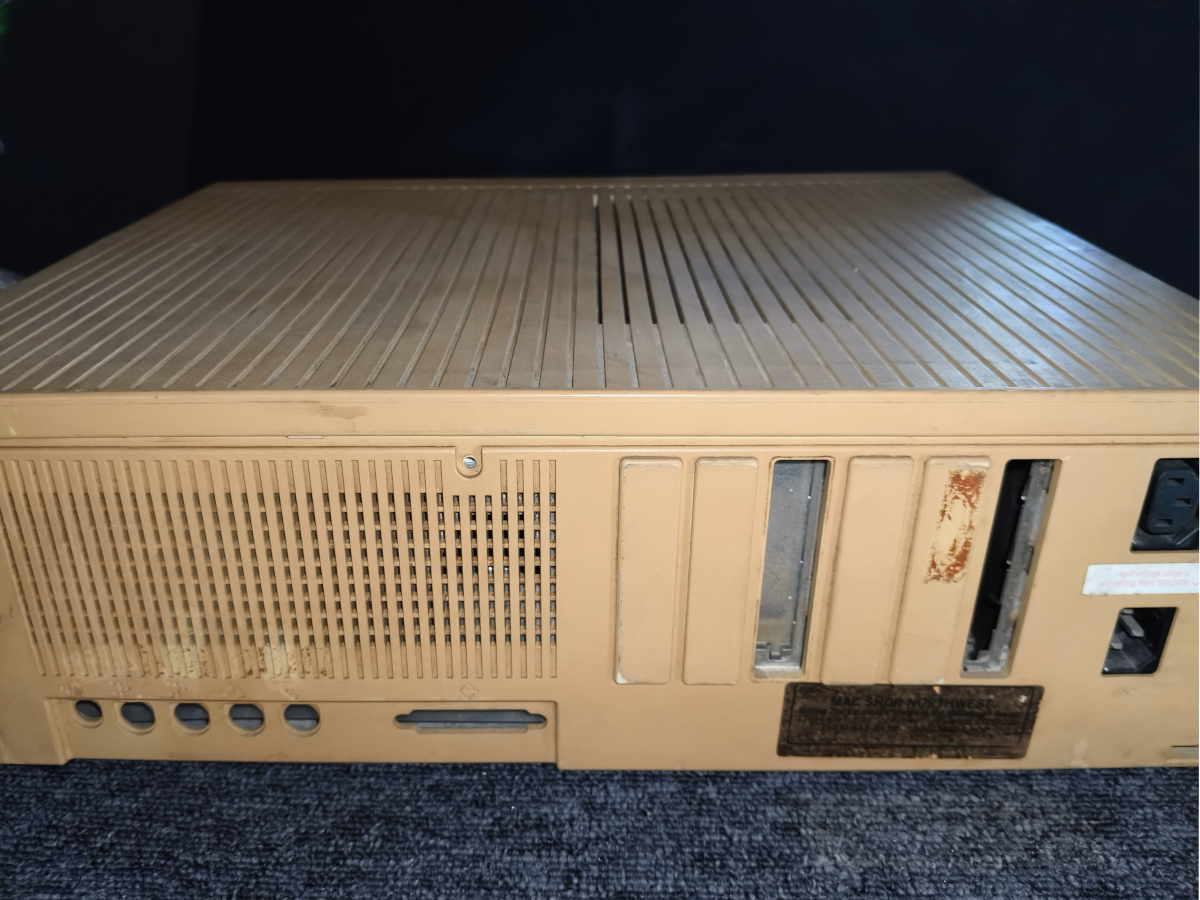 令和に蘇る昭和のMacintosh II ケースのレトロブライト 6